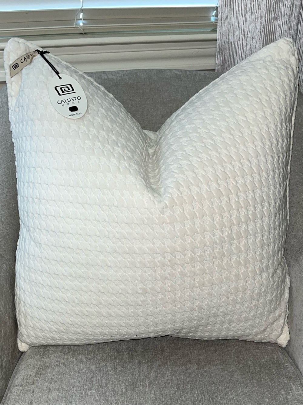 1-NWT CALLISTO HOME HOUNDSTOOTH CUT VELVET DESIGN DECORATIVE PILLOW (T3259F11)